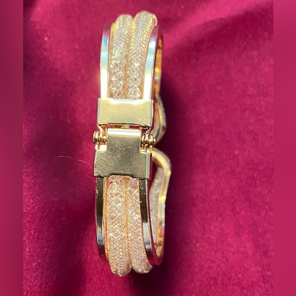 💥💥❤️3 cuff bracelets for only $25💥❤️💥.  2 in gold tone, 1 in silver tone! - Picture 8 of 10